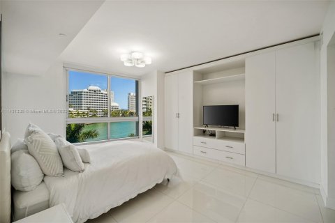 Condo in Miami, Florida, 2 bedrooms  № 657873 - photo 18