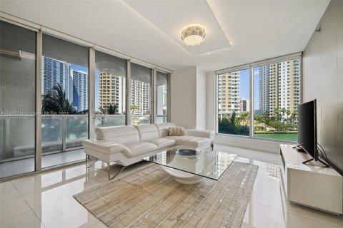 Condo in Miami, Florida, 2 bedrooms  № 657873 - photo 11