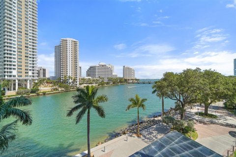 Condo in Miami, Florida, 2 bedrooms  № 657873 - photo 21