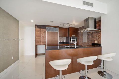 Condo in Miami, Florida, 2 bedrooms  № 657873 - photo 4