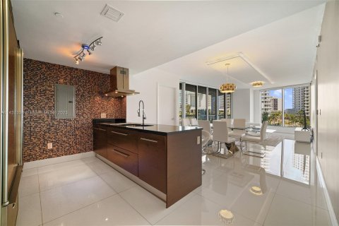 Copropriété à vendre à Miami, Floride: 2 chambres, 139.82 m2 № 657873 - photo 1