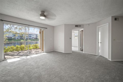 Condo in Tampa, Florida, 2 bedrooms  № 1422170 - photo 11