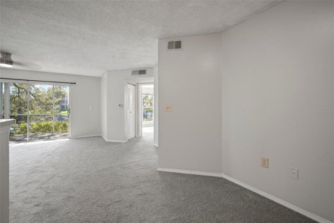 Condo in Tampa, Florida, 2 bedrooms  № 1422170 - photo 17