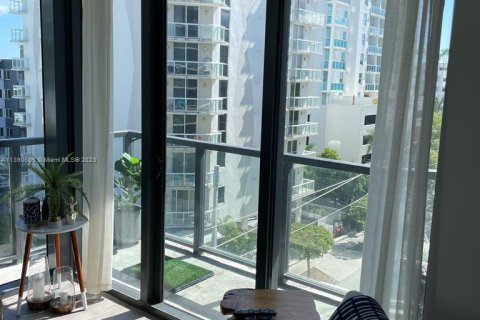 Condominio en venta en Miami, Florida, 1 dormitorio, 63.36 m2 № 515341 - foto 3