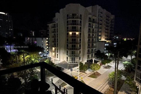 Condominio en venta en Miami, Florida, 1 dormitorio, 63.36 m2 № 515341 - foto 12