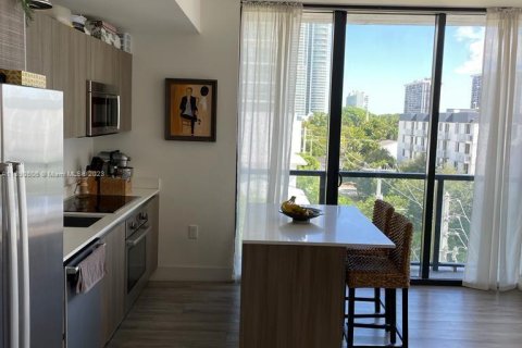 Condominio en venta en Miami, Florida, 1 dormitorio, 63.36 m2 № 515341 - foto 1