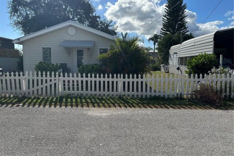 House in Okeechobee, Florida 2 bedrooms, 104.89 sq.m. № 846711 - photo 1