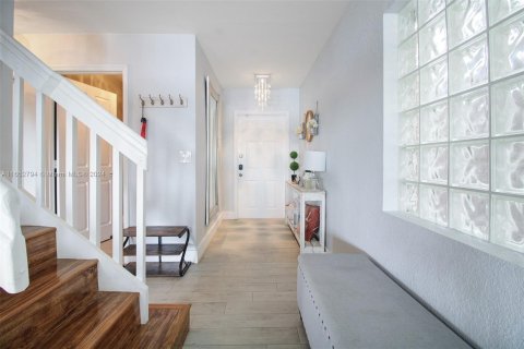 Casa en venta en Miami, Florida, 4 dormitorios, 179.3 m2 № 1346014 - foto 15