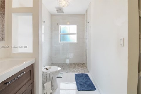 Casa en venta en Miami, Florida, 4 dormitorios, 179.3 m2 № 1346014 - foto 20