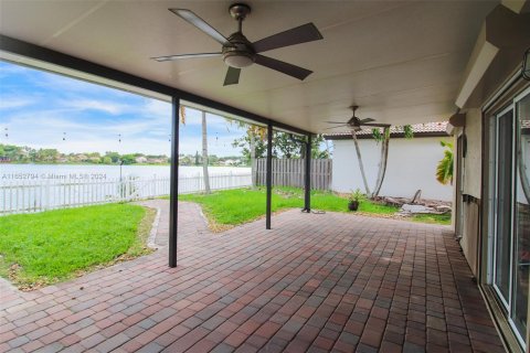 Casa en venta en Miami, Florida, 4 dormitorios, 179.3 m2 № 1346014 - foto 28