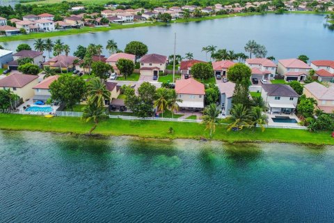 Villa ou maison à vendre à Miami, Floride: 4 chambres, 179.3 m2 № 1346014 - photo 7