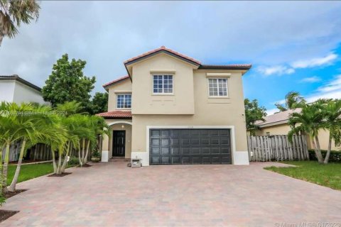 Casa en venta en Miami, Florida, 4 dormitorios, 179.3 m2 № 1346014 - foto 1