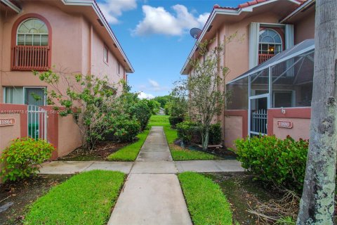 Townhouse in Coral Springs, Florida 3 bedrooms, 141.4 sq.m. № 1346009 - photo 1