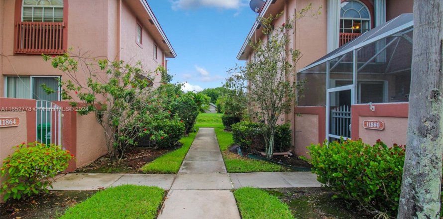 Townhouse in Coral Springs, Florida 3 bedrooms, 141.4 sq.m. № 1346009