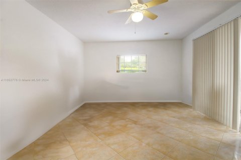 Townhouse in Coral Springs, Florida 3 bedrooms, 141.4 sq.m. № 1346009 - photo 7