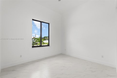 Casa en venta en Cape Coral, Florida, 4 dormitorios, 188.5 m2 № 1346010 - foto 27