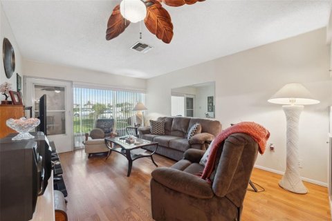 Condo in Holiday, Florida, 2 bedrooms  № 1386843 - photo 3