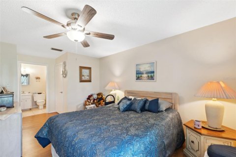 Condo in Holiday, Florida, 2 bedrooms  № 1386843 - photo 6