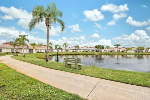 Condo in Holiday, Florida, 2 bedrooms  № 1386843 - photo 7