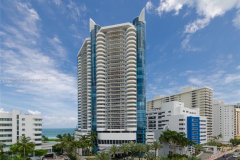 Condo in Miami Beach, Florida, 2 bedrooms  № 677354 - photo 27