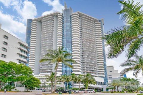 Condo in Miami Beach, Florida, 2 bedrooms  № 677354 - photo 29