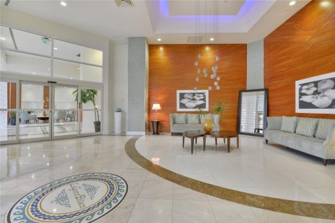 Condo in Miami Beach, Florida, 2 bedrooms  № 677354 - photo 26