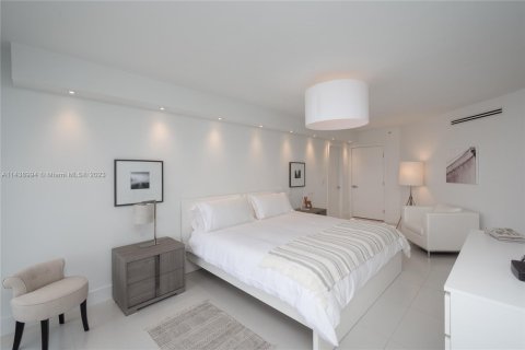 Condo in Miami Beach, Florida, 2 bedrooms  № 677354 - photo 15