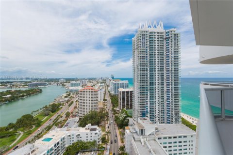 Condo in Miami Beach, Florida, 2 bedrooms  № 677354 - photo 11