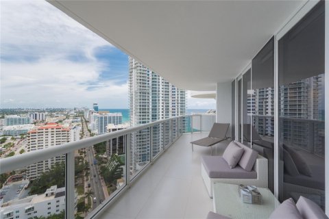 Condo in Miami Beach, Florida, 2 bedrooms  № 677354 - photo 10