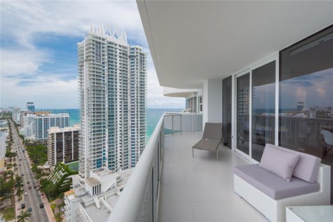 Condo in Miami Beach, Florida, 2 bedrooms  № 677354 - photo 9