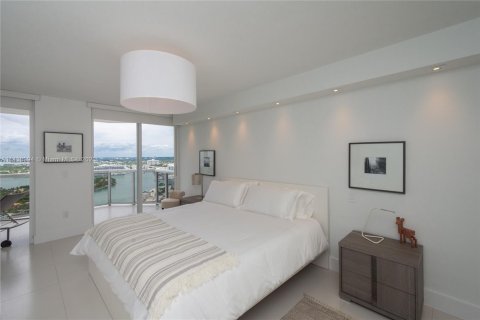 Condo in Miami Beach, Florida, 2 bedrooms  № 677354 - photo 12