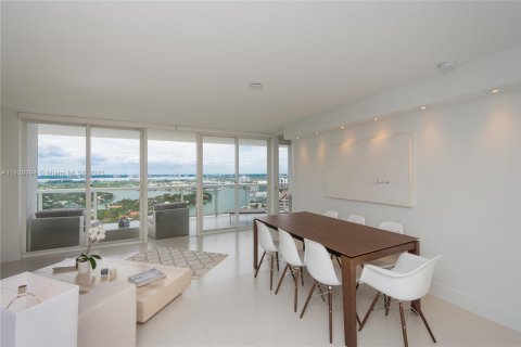 Condo in Miami Beach, Florida, 2 bedrooms  № 677354 - photo 2