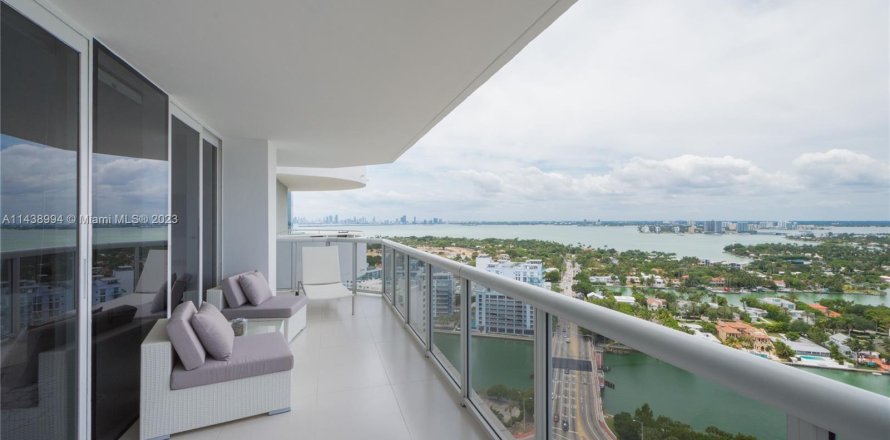 Condo in Miami Beach, Florida, 2 bedrooms  № 677354