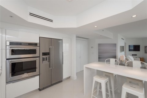 Condo in Miami Beach, Florida, 2 bedrooms  № 677354 - photo 7