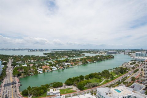 Condo in Miami Beach, Florida, 2 bedrooms  № 677354 - photo 22