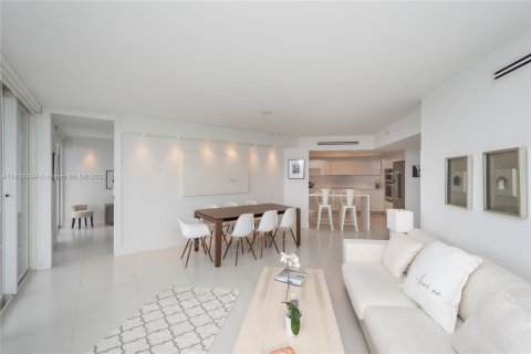 Condo in Miami Beach, Florida, 2 bedrooms  № 677354 - photo 8