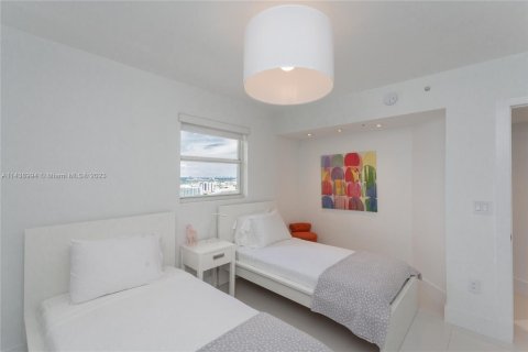 Condo in Miami Beach, Florida, 2 bedrooms  № 677354 - photo 18