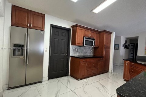 Casa en venta en Hialeah, Florida, 3 dormitorios, 133.5 m2 № 1352255 - foto 7