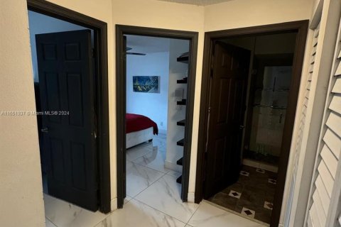 Casa en venta en Hialeah, Florida, 3 dormitorios, 133.5 m2 № 1352255 - foto 14