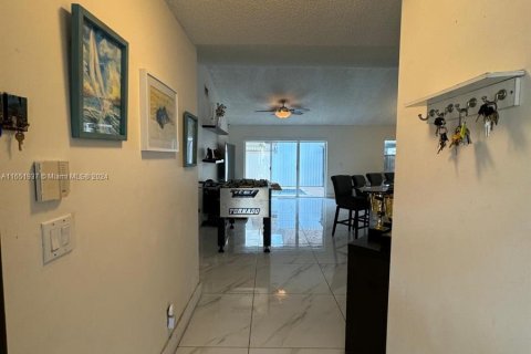 Casa en venta en Hialeah, Florida, 3 dormitorios, 133.5 m2 № 1352255 - foto 24