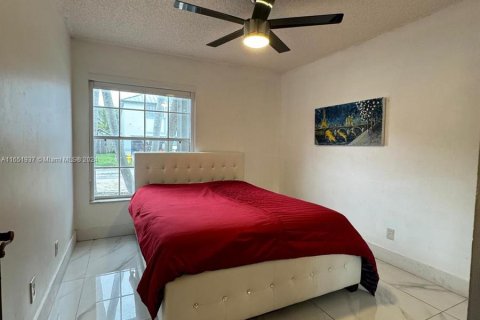 Casa en venta en Hialeah, Florida, 3 dormitorios, 133.5 m2 № 1352255 - foto 11