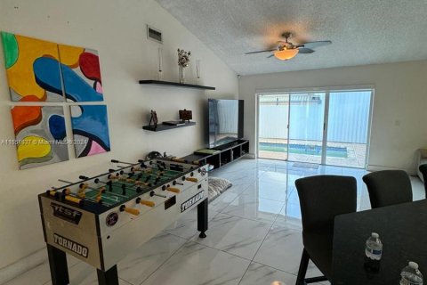 Casa en venta en Hialeah, Florida, 3 dormitorios, 133.5 m2 № 1352255 - foto 25