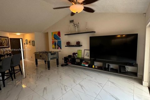 Casa en venta en Hialeah, Florida, 3 dormitorios, 133.5 m2 № 1352255 - foto 26