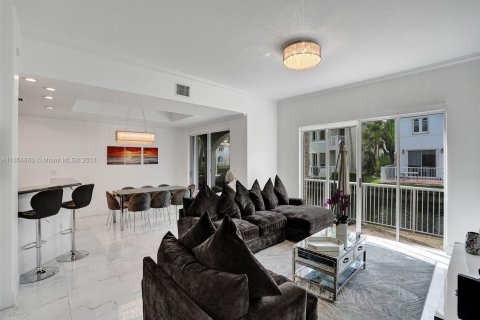 Villa ou maison à vendre à Aventura, Floride: 4 chambres, 199.28 m2 № 1351814 - photo 3