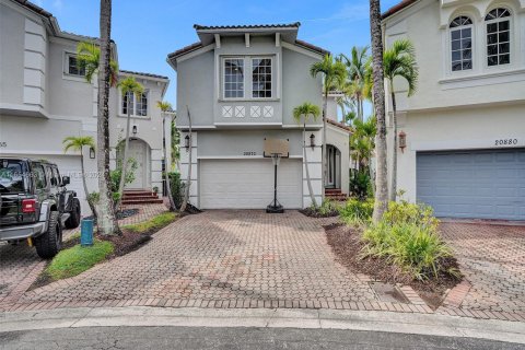 Villa ou maison à vendre à Aventura, Floride: 4 chambres, 199.28 m2 № 1351814 - photo 1