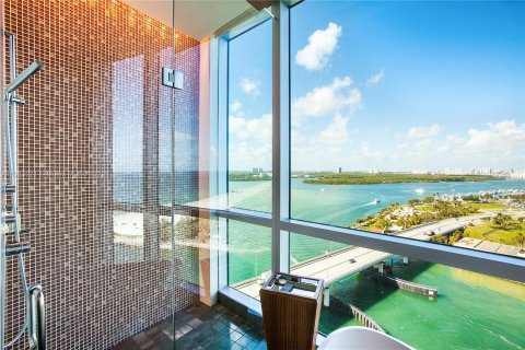 Condominio en alquiler en Bal Harbour, Florida, 1 dormitorio, 47.38 m2 № 69948 - foto 1