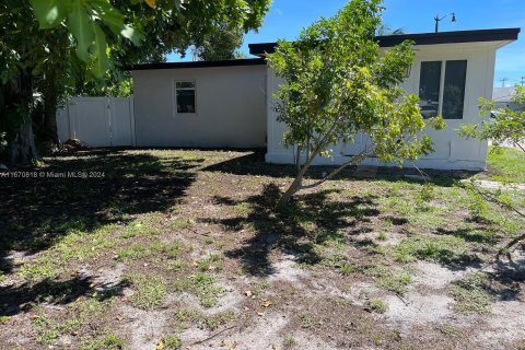 House in Pompano Beach, Florida 3 bedrooms, 104.24 sq.m. № 1389975 - photo 5