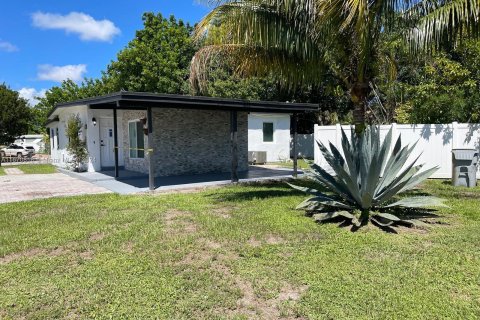 House in Pompano Beach, Florida 3 bedrooms, 104.24 sq.m. № 1389975 - photo 10