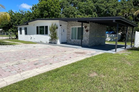 House in Pompano Beach, Florida 3 bedrooms, 104.24 sq.m. № 1389975 - photo 7