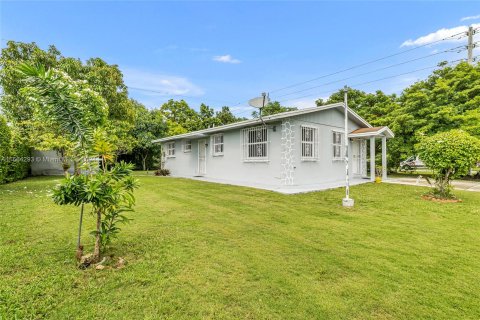 Villa ou maison à vendre à Miami, Floride: 3 chambres, 109.16 m2 № 1390017 - photo 3